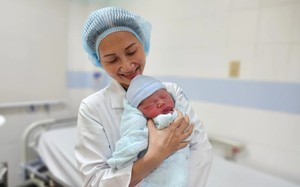 12 em bé đầu tiên của TP.HCM được sinh ra trong năm mới 2024