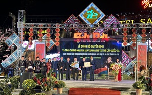 Nghệ thuật làm trang phục dân tộc Mông đen Sa Pa được công nhận di sản văn hóa phi vật thể quốc gia 