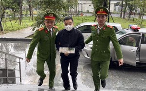 Clip dẫn giải cựu Bộ trưởng Chu Ngọc Anh, bị cáo Phan Quốc Việt đến toà nghe tuyên án vụ Việt Á