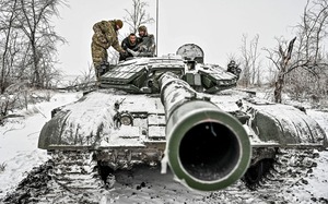 Quân đội Ukraine dựng rào chắn 