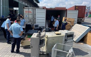Bắt cán bộ Cục Hải quan TP.HCM giúp sức trong vụ cựu cảnh sát buôn lậu hơn 1.200 container hàng hóa