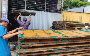 Cả làng nghề ở Khánh Hòa làm mực khô tẩm gia vị nổi tiếng, bán hút hàng