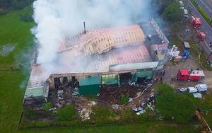 Clip: Cháy xưởng gỗ công nghiệp ở Hà Tĩnh, thiệt hại vài tỷ đồng