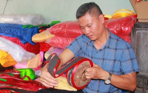 Cả làng làm khăn xếp ở Nam Định, là làng duy nhất miền Bắc làm khăn này đang hối hả vào vụ Tết