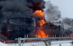 Ukraine liên tục tấn công khiến loạt kho dầu, cơ sở quân sự ở Nga chìm trong biển lửa