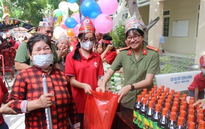 Ấm áp phiên chợ Tết 0 đồng cho người nghèo tại Ninh Thuận