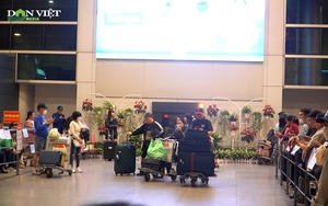 Video: Sân bay Tân Sơn Nhất đông đúc người thân xuyên đêm đón kiều bào về quê ăn Tết