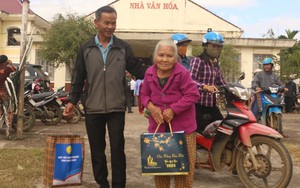 Tặng nhà tình nghĩa và quà cho người dân nghèo Quảng Nam