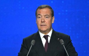 Ông Medvedev cảnh cáo Tổng thống Zelensky nêu 