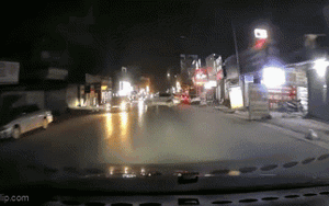 Clip NÓNG 24h: Khoảnh khắc xe máy lao thẳng vào ô tô khiến một người tử vong ở Hưng Yên