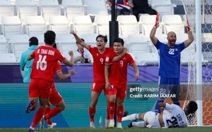 ĐT Việt Nam thua Iraq trong trận đấu VAR, thẻ đỏ, phạt đền 