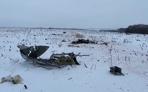 Bí ẩn các vật thể lớn rơi ra khỏi máy Il-76 của Nga khi gặp nạn