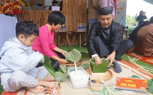 Hội Nông dân quận Cẩm Lệ ở Đà Nẵng trao 60 suất quà Tết cho hội viên có hoàn cảnh khó khăn