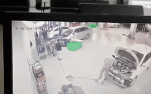 Clip NÓNG 24h: Nổ bình dầu trong xưởng đại lý ô tô ở Nghệ An khiến 1 người bị thương nặng