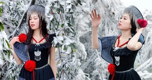 Giới trẻ vượt hàng trăm kilomet, mặc 5 lớp áo đi săn băng tuyết ở Mẫu Sơn