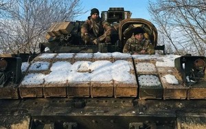 Phi hành đoàn Bradley trẻ tuổi của Ukraine dùng chiến thuật 'táo bạo' trước xe tăng T-90M Proryv của Nga 