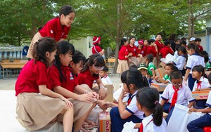 Trường Hội nhập Quốc tế iSchool Ninh Thuận mang quà Tết đến học sinh nghèo miền núi