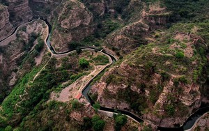 San phẳng 1.250 ngọn núi để xây kênh dẫn nước 1.500 km bằng dụng cụ thô sơ