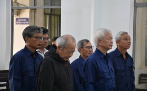 Cựu Chủ tịch UBND tỉnh Khánh Hòa và 8 bị cáo lãnh án