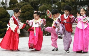 Clip: Những trò chơi dân gian “có một không hai” ở Hàn Quốc mỗi dịp Tết đến xuân về