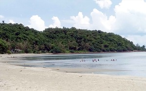 Quần đảo nổi tiếng Kiên Giang, xưa là sào huyệt của cướp biển, nay cảnh đầu tiên thấy là một bãi biển đẹp