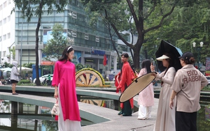 Nhiều không gian Tết ở Sài Gòn thu hút giới trẻ đổ xô đến tham quan, chụp hình