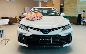 Giá xe Toyota Camry lăn bánh tháng 1/2024: Giảm sâu không 