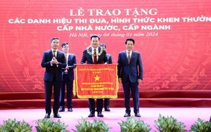 Agribank Chi nhánh tỉnh Long An vinh dự nhận Cờ Thi đua của Thủ tướng Chính phủ