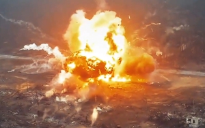 Ukraine đẩy lùi cuộc tấn công của Moscow vào Krynky, xe tăng Nga nổ tung thành quả cầu lửa khổng lồ
