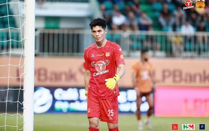 Người dân Nam Định chen chúc mua vé xem trận đấu giữa Nam Định và Bangkok United - Ảnh 16.