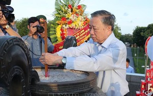 Hình ảnh Tổng Bí thư, Chủ tịch nước Tô Lâm thăm, làm việc tại huyện đảo Cồn Cỏ, Quảng Trị - Ảnh 6.