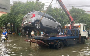 Mưa lớn ở Quảng Bình khiến nước sông lên nhanh, 1 người tham gia cứu hộ bị lũ cuốn- Ảnh 6.