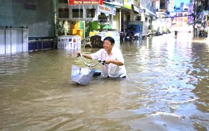 Vụ làm 2 trạm bơm 30 tỷ đồng, bến Ninh Kiều ở Cần Thơ vẫn ngập nặng: Xây tường, đắp bao cát ngăn nước - Ảnh 7.