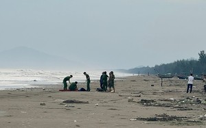 Hà Tĩnh: Người dân đổ xô ra vớt “lộc biển” sau giông bão - Ảnh 12.