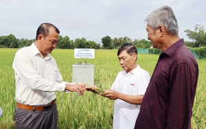 Ông Nguyễn Hồng Hải, Phó Chủ tịch UBND tỉnh Bình Thuận chủ trì hội nghị đối thoại với nông dân - Ảnh 8.