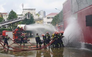 Một trường đại học có mức thưởng Tết của hiệu trưởng bằng người lao công- Ảnh 4.