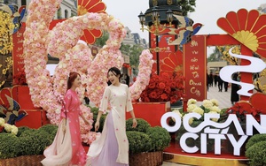 Hàng nghìn “ông già Noel” chạy marathon nhuộm đỏ Ocean City dịp Giáng sinh 2024 - Ảnh 4.