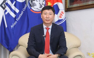 HLV Kim Sang-sik “cầu cứu” HLV Park Hang-seo và HLV Troussier? - Ảnh 2.