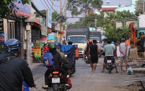 Mưa lớn kéo dài, nhiều tuyến phố trung tâm TP.HCM biến thành sông- Ảnh 5.