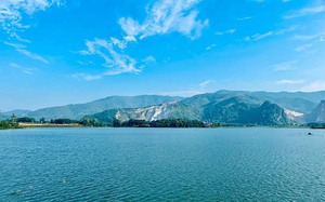 Món ăn đặc sản ở Hà Nội: Giới trẻ bất ngờ trước hương vị của cốc chè có "tuổi đời" 50 năm - Ảnh 11.