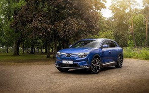 So găng VF 8 với Honda CR-V e: HEV RS: Xe điện vẫn “trên cơ” hoàn toàn xe hybrid - Ảnh 4.