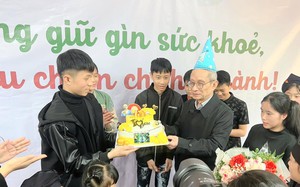 Đề thi Văn chọn học sinh giỏi Quốc gia 2024: Thí sinh vừa ra khỏi phòng, dư luận đã tranh cãi - Ảnh 3.