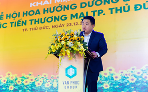 Gần 100.000 du khách đổ về Van Phuc City chiêm ngưỡng bắn pháo hoa chào đón năm mới 2025. - Ảnh 4.