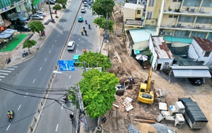 Khách đi metro gửi xe ngay công viên sát chợ Bến Thành  - Ảnh 3.