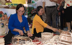 Bánh tráng Mỹ Lồng, bánh phồng Sơn Đốc... và hàng trăm đặc sản khác xuất hiện tại TP.HCM - Ảnh 5.