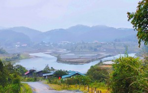 Ngôi làng có 4 ngọn núi bao quanh ở Kon Tum