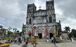 Nhà thờ Mằng Lăng, nơi du khách kéo về check in