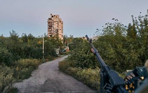 Ukraine sắp mất thành phố Donbass quan trọng