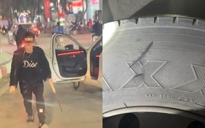 Điều tra vụ tài xế ô tô Mazda cầm dao chém vào lốp và kính xe buýt ở Hà Nội