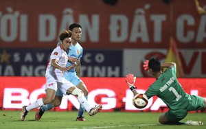 VAR vào cuộc 3 lần, Thép Xanh Nam Định có 3 bàn thắng vào lưới Hải Phòng